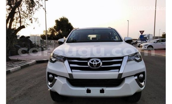 Acheter Import Voiture Toyota Fortuner Blanc à Import - Dubai, Burkina-Faso Acheter Import Voiture Toyota Fortuner Blanc à Import - Dubai, Burkina-Faso