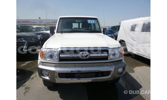 Acheter Import Voiture Toyota Land Cruiser Blanc à Import - Dubai, Burkina-Faso Acheter Import Voiture Toyota Land Cruiser Blanc à Import - Dubai, Burkina-Faso