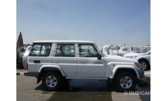 Acheter Import Voiture Toyota Land Cruiser Blanc à Import - Dubai, Burkina-Faso Acheter Import Voiture Toyota Land Cruiser Blanc à Import - Dubai, Burkina-Faso