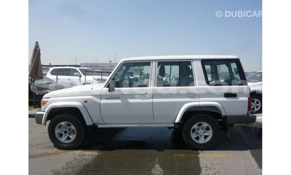 Acheter Import Voiture Toyota Land Cruiser Blanc à Import - Dubai, Burkina-Faso Acheter Import Voiture Toyota Land Cruiser Blanc à Import - Dubai, Burkina-Faso