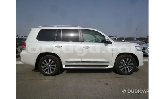 Acheter Import Voiture Toyota Land Cruiser Blanc à Import - Dubai, Burkina-Faso Acheter Import Voiture Toyota Land Cruiser Blanc à Import - Dubai, Burkina-Faso