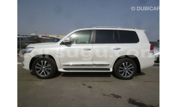 Acheter Import Voiture Toyota Land Cruiser Blanc à Import - Dubai, Burkina-Faso Acheter Import Voiture Toyota Land Cruiser Blanc à Import - Dubai, Burkina-Faso
