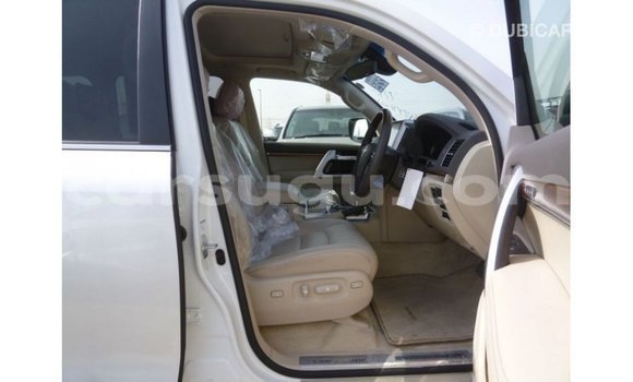 Acheter Import Voiture Toyota Land Cruiser Blanc à Import - Dubai, Burkina-Faso Acheter Import Voiture Toyota Land Cruiser Blanc à Import - Dubai, Burkina-Faso