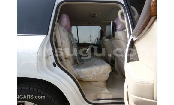 Acheter Import Voiture Toyota Land Cruiser Blanc à Import - Dubai, Burkina-Faso Acheter Import Voiture Toyota Land Cruiser Blanc à Import - Dubai, Burkina-Faso