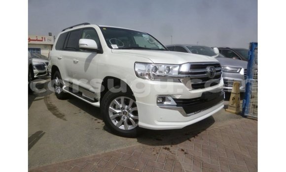 Sayi Imported Toyota Land Cruiser White Mota in Import - Dubai a Burkina Faso Sayi Imported Toyota Land Cruiser White Mota in Import - Dubai a Burkina Faso