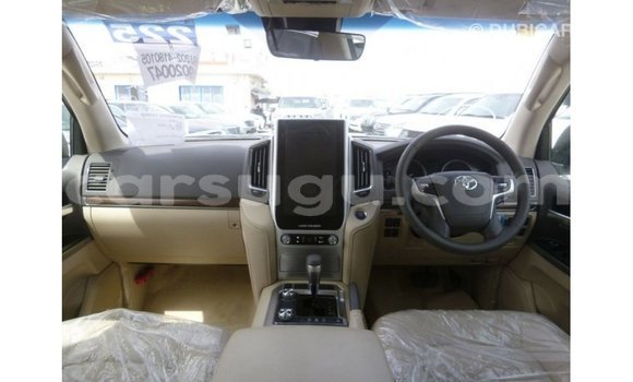 Sayi Imported Toyota Land Cruiser White Mota in Import - Dubai a Burkina Faso Sayi Imported Toyota Land Cruiser White Mota in Import - Dubai a Burkina Faso