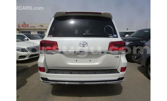 Sayi Imported Toyota Land Cruiser White Mota in Import - Dubai a Burkina Faso Sayi Imported Toyota Land Cruiser White Mota in Import - Dubai a Burkina Faso