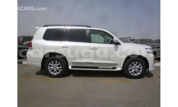 Sayi Imported Toyota Land Cruiser White Mota in Import - Dubai a Burkina Faso Sayi Imported Toyota Land Cruiser White Mota in Import - Dubai a Burkina Faso