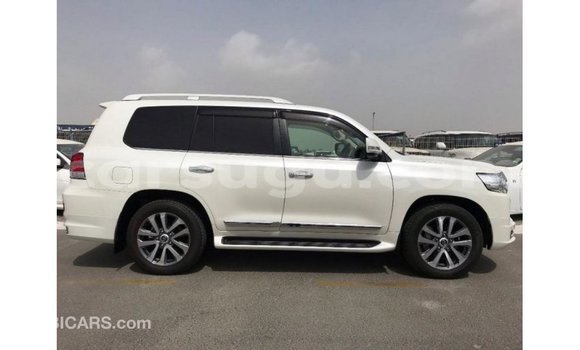 Sayi Imported Toyota Land Cruiser White Mota in Import - Dubai a Burkina Faso Sayi Imported Toyota Land Cruiser White Mota in Import - Dubai a Burkina Faso