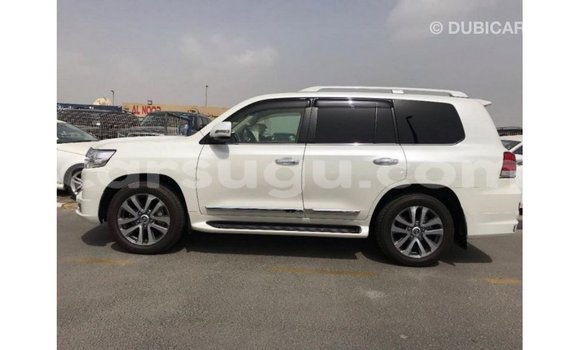 Sayi Imported Toyota Land Cruiser White Mota in Import - Dubai a Burkina Faso Sayi Imported Toyota Land Cruiser White Mota in Import - Dubai a Burkina Faso