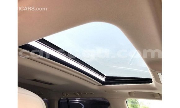 Sayi Imported Toyota Land Cruiser White Mota in Import - Dubai a Burkina Faso Sayi Imported Toyota Land Cruiser White Mota in Import - Dubai a Burkina Faso