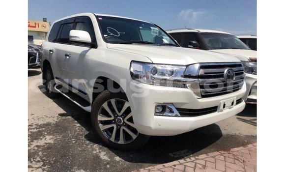 Sayi Imported Toyota Land Cruiser White Mota in Import - Dubai a Burkina Faso Sayi Imported Toyota Land Cruiser White Mota in Import - Dubai a Burkina Faso