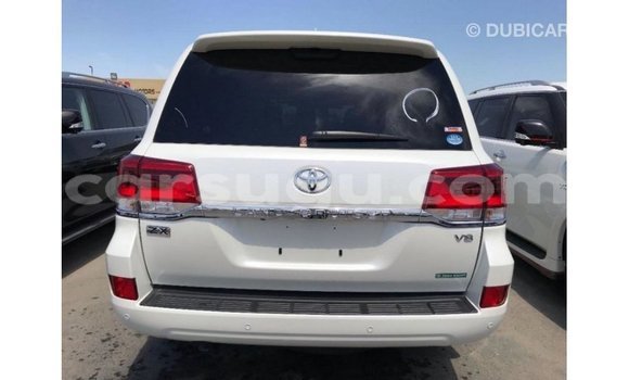 Sayi Imported Toyota Land Cruiser White Mota in Import - Dubai a Burkina Faso Sayi Imported Toyota Land Cruiser White Mota in Import - Dubai a Burkina Faso
