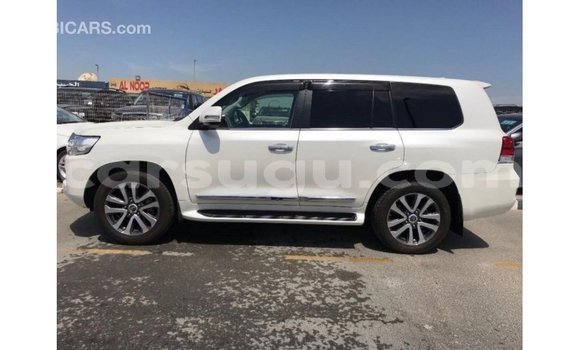 Sayi Imported Toyota Land Cruiser White Mota in Import - Dubai a Burkina Faso Sayi Imported Toyota Land Cruiser White Mota in Import - Dubai a Burkina Faso