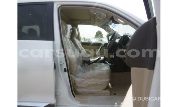 Sayi Imported Toyota Prado White Mota in Import - Dubai a Burkina Faso Sayi Imported Toyota Prado White Mota in Import - Dubai a Burkina Faso