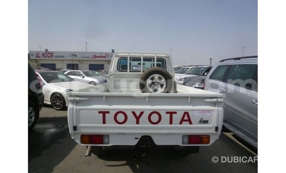 Sayi Imported Toyota Land Cruiser White Mota in Import - Dubai a Burkina Faso Sayi Imported Toyota Land Cruiser White Mota in Import - Dubai a Burkina Faso