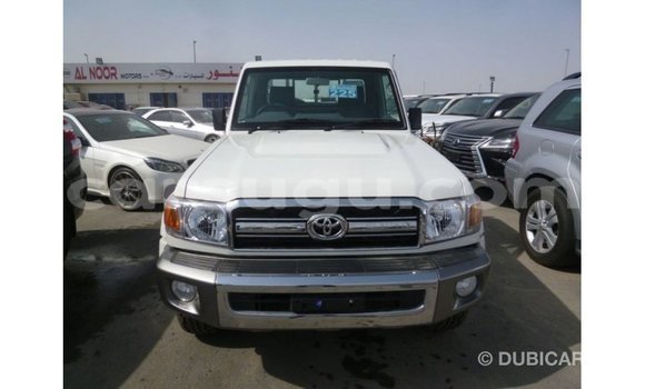 Sayi Imported Toyota Land Cruiser White Mota in Import - Dubai a Burkina Faso Sayi Imported Toyota Land Cruiser White Mota in Import - Dubai a Burkina Faso