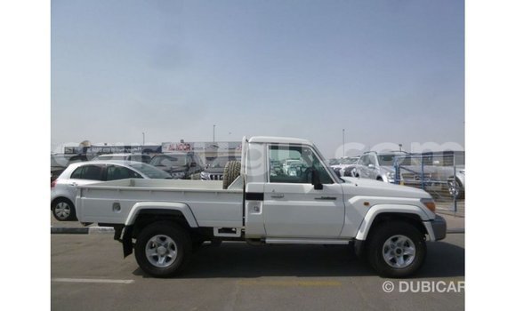 Sayi Imported Toyota Land Cruiser White Mota in Import - Dubai a Burkina Faso Sayi Imported Toyota Land Cruiser White Mota in Import - Dubai a Burkina Faso