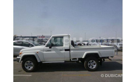 Sayi Imported Toyota Land Cruiser White Mota in Import - Dubai a Burkina Faso Sayi Imported Toyota Land Cruiser White Mota in Import - Dubai a Burkina Faso