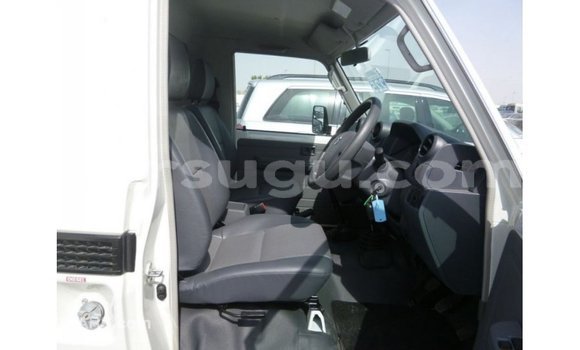 Sayi Imported Toyota Land Cruiser White Mota in Import - Dubai a Burkina Faso Sayi Imported Toyota Land Cruiser White Mota in Import - Dubai a Burkina Faso