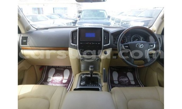 Sayi Imported Toyota Land Cruiser White Mota in Import - Dubai a Burkina Faso Sayi Imported Toyota Land Cruiser White Mota in Import - Dubai a Burkina Faso