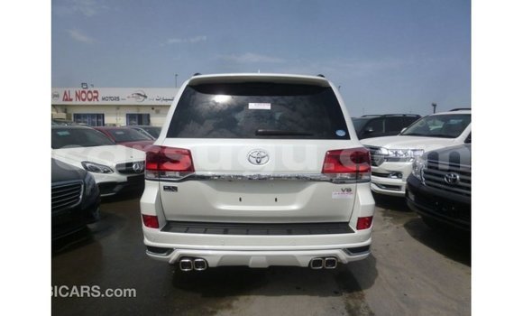 Sayi Imported Toyota Land Cruiser White Mota in Import - Dubai a Burkina Faso Sayi Imported Toyota Land Cruiser White Mota in Import - Dubai a Burkina Faso