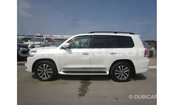 Sayi Imported Toyota Land Cruiser White Mota in Import - Dubai a Burkina Faso Sayi Imported Toyota Land Cruiser White Mota in Import - Dubai a Burkina Faso