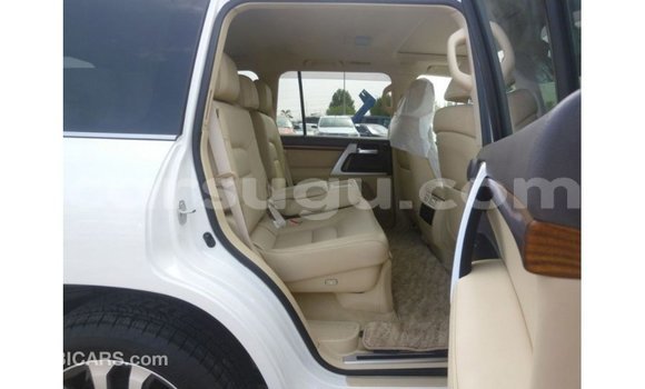 Sayi Imported Toyota Land Cruiser White Mota in Import - Dubai a Burkina Faso Sayi Imported Toyota Land Cruiser White Mota in Import - Dubai a Burkina Faso