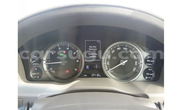 Sayi Imported Toyota Land Cruiser White Mota in Import - Dubai a Burkina Faso Sayi Imported Toyota Land Cruiser White Mota in Import - Dubai a Burkina Faso