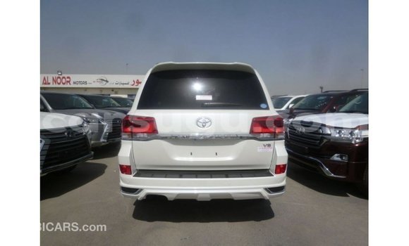 Sayi Imported Toyota Land Cruiser White Mota in Import - Dubai a Burkina Faso Sayi Imported Toyota Land Cruiser White Mota in Import - Dubai a Burkina Faso