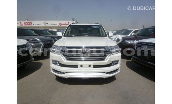 Sayi Imported Toyota Land Cruiser White Mota in Import - Dubai a Burkina Faso Sayi Imported Toyota Land Cruiser White Mota in Import - Dubai a Burkina Faso