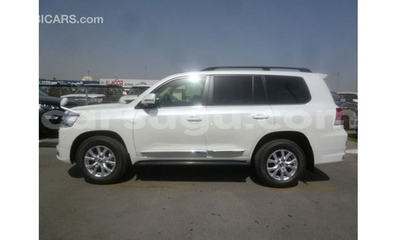 Sayi Imported Toyota Land Cruiser White Mota in Import - Dubai a Burkina Faso Sayi Imported Toyota Land Cruiser White Mota in Import - Dubai a Burkina Faso