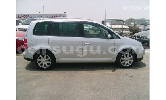 Sayi Imported Volkswagen Touran Sauran Mota in Import - Dubai a Burkina Faso Sayi Imported Volkswagen Touran Sauran Mota in Import - Dubai a Burkina Faso