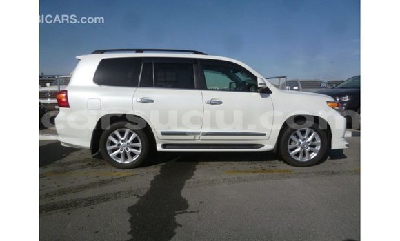 Sayi Imported Toyota Land Cruiser White Mota in Import - Dubai a Burkina Faso Sayi Imported Toyota Land Cruiser White Mota in Import - Dubai a Burkina Faso