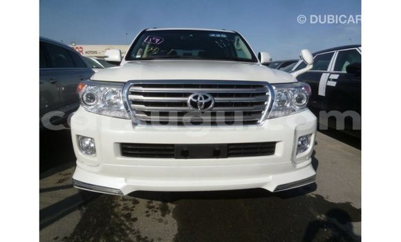 Sayi Imported Toyota Land Cruiser White Mota in Import - Dubai a Burkina Faso Sayi Imported Toyota Land Cruiser White Mota in Import - Dubai a Burkina Faso