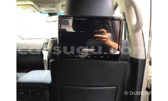 Sayi Imported Toyota Land Cruiser White Mota in Import - Dubai a Burkina Faso Sayi Imported Toyota Land Cruiser White Mota in Import - Dubai a Burkina Faso