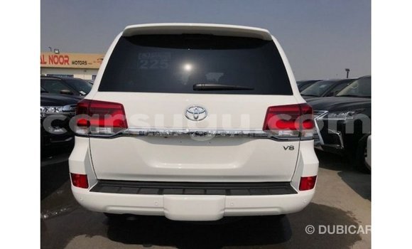 Sayi Imported Toyota Land Cruiser White Mota in Import - Dubai a Burkina Faso Sayi Imported Toyota Land Cruiser White Mota in Import - Dubai a Burkina Faso
