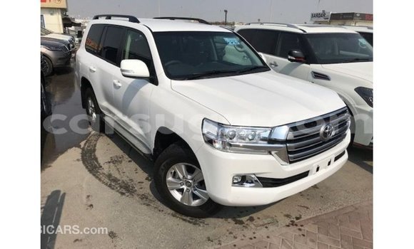 Sayi Imported Toyota Land Cruiser White Mota in Import - Dubai a Burkina Faso Sayi Imported Toyota Land Cruiser White Mota in Import - Dubai a Burkina Faso