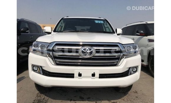 Sayi Imported Toyota Land Cruiser White Mota in Import - Dubai a Burkina Faso Sayi Imported Toyota Land Cruiser White Mota in Import - Dubai a Burkina Faso