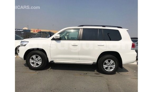 Sayi Imported Toyota Land Cruiser White Mota in Import - Dubai a Burkina Faso Sayi Imported Toyota Land Cruiser White Mota in Import - Dubai a Burkina Faso