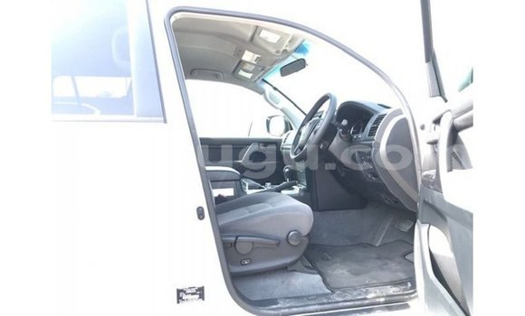 Sayi Imported Toyota Land Cruiser White Mota in Import - Dubai a Burkina Faso Sayi Imported Toyota Land Cruiser White Mota in Import - Dubai a Burkina Faso