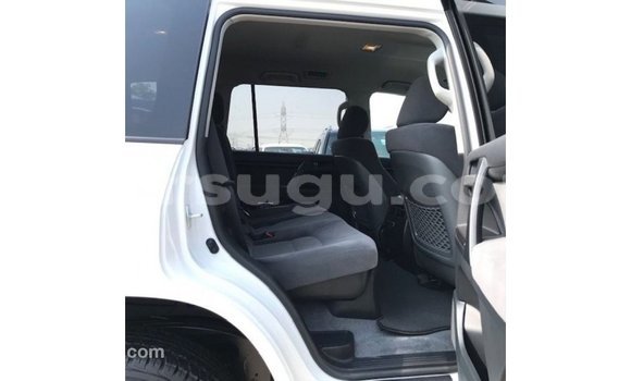 Sayi Imported Toyota Land Cruiser White Mota in Import - Dubai a Burkina Faso Sayi Imported Toyota Land Cruiser White Mota in Import - Dubai a Burkina Faso