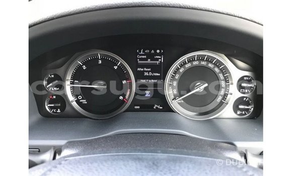 Sayi Imported Toyota Land Cruiser White Mota in Import - Dubai a Burkina Faso Sayi Imported Toyota Land Cruiser White Mota in Import - Dubai a Burkina Faso