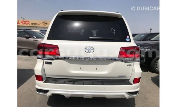 Acheter Import Voiture Toyota Land Cruiser Blanc à Import - Dubai, Burkina-Faso Acheter Import Voiture Toyota Land Cruiser Blanc à Import - Dubai, Burkina-Faso