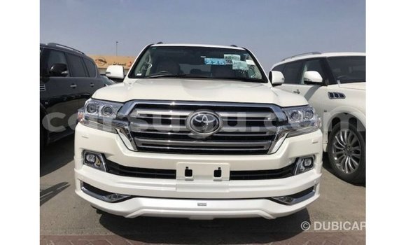 Acheter Import Voiture Toyota Land Cruiser Blanc à Import - Dubai, Burkina-Faso Acheter Import Voiture Toyota Land Cruiser Blanc à Import - Dubai, Burkina-Faso