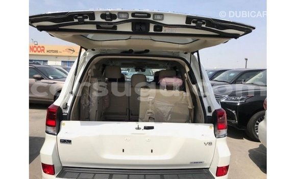 Acheter Import Voiture Toyota Land Cruiser Blanc à Import - Dubai, Burkina-Faso Acheter Import Voiture Toyota Land Cruiser Blanc à Import - Dubai, Burkina-Faso