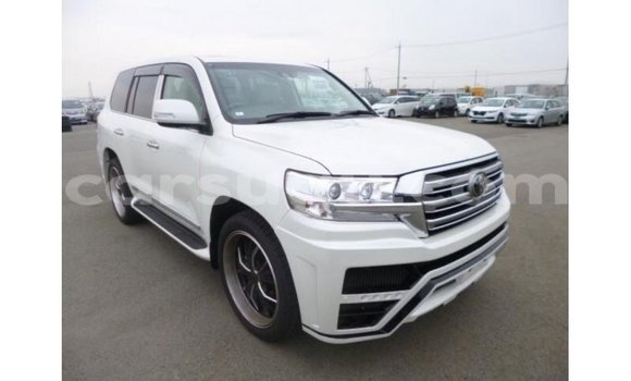 Sayi Imported Toyota Land Cruiser White Mota in Import - Dubai a Burkina Faso Sayi Imported Toyota Land Cruiser White Mota in Import - Dubai a Burkina Faso