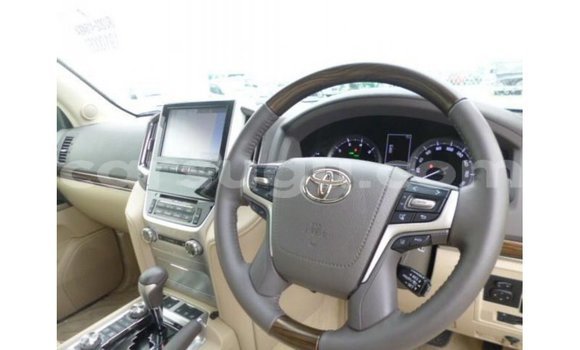 Sayi Imported Toyota Land Cruiser White Mota in Import - Dubai a Burkina Faso Sayi Imported Toyota Land Cruiser White Mota in Import - Dubai a Burkina Faso