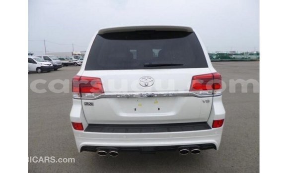 Sayi Imported Toyota Land Cruiser White Mota in Import - Dubai a Burkina Faso Sayi Imported Toyota Land Cruiser White Mota in Import - Dubai a Burkina Faso