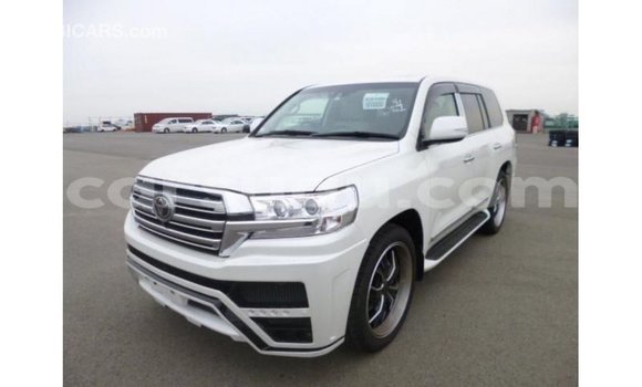 Sayi Imported Toyota Land Cruiser White Mota in Import - Dubai a Burkina Faso Sayi Imported Toyota Land Cruiser White Mota in Import - Dubai a Burkina Faso